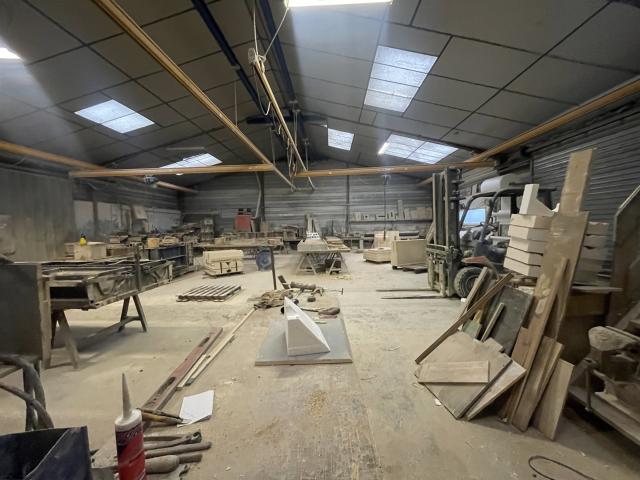 Batiment Industriel 370m² Virazeil