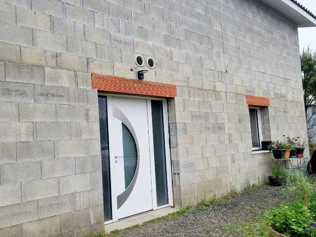 Bâtiment polyvalent — 377 m² à Saugnac et Muret 40410 — Landes