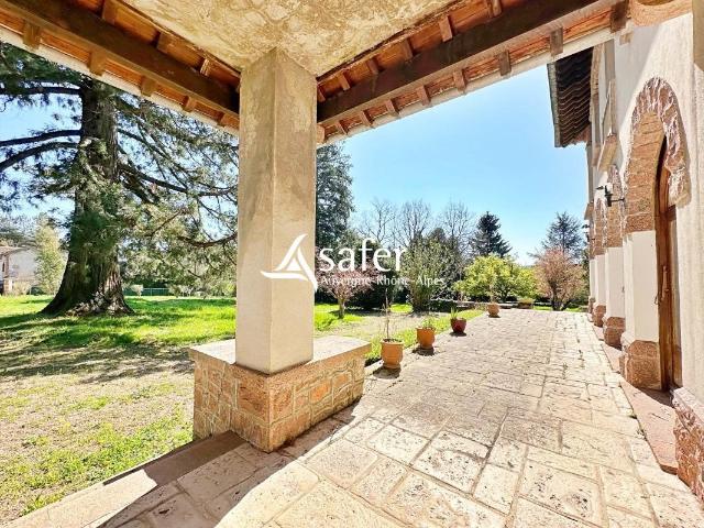 Demeure De Caractere Beaujolais Vert 780m² Thizy
