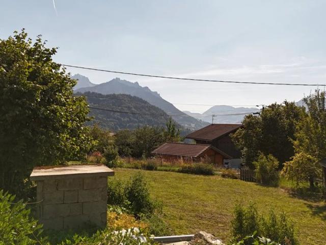 Bâtisse à rénover avec fort potentiel au cœur d'un hameau