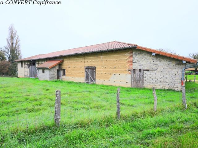 Bâtisse à vendre 5 pièces + abris proche de MEZERIAT 01 terrain 1320m² constructible
