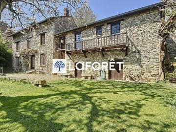 Bâtisse coeur de village avec maison annexe et grange en par. 192m² Jumeauville