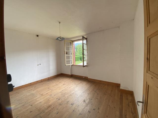 Bâtisse composée de 2 logements T3 de 65 m2 chacun à Champfr