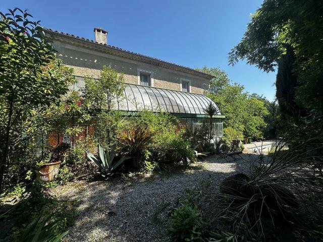 Batisse debut 19 eme, 237m2, sur parc de 1500m2 237m² Saint Mathieu de Tréviers