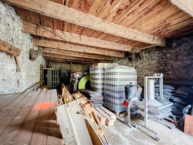 Batisse en pierre 178 m² sans eau ni electricité