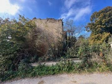 BÂTISSE EN PIERRE À REHABILITER AVEC 100 M2 DE POTENTIEL ET VUE SUR LES MONTS DU LYONNAIS