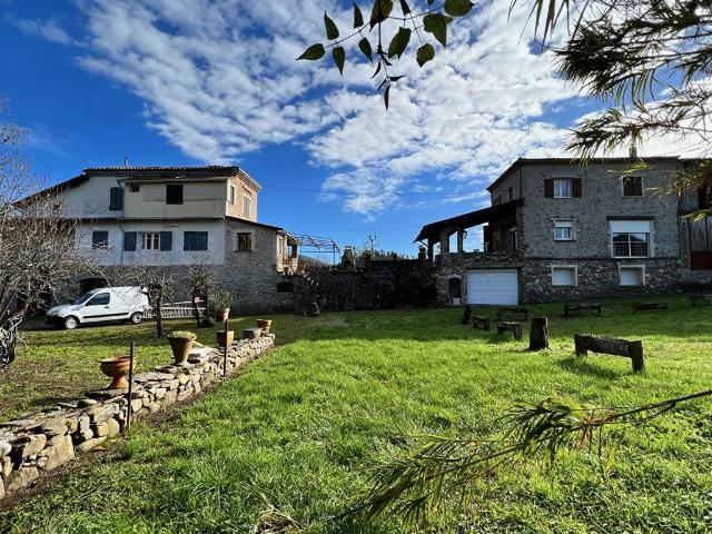 Bâtisse en pierre avec gîte à Besseges 117m² Bessèges