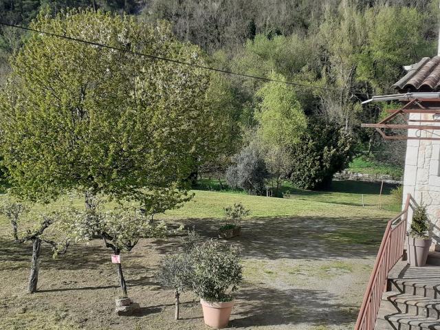 Bâtisse en pierre avec gîte à Besseges 117m² Bessèges