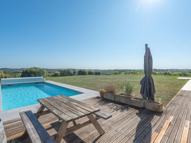 BATISSE EN PIERRE RENOVEE 205 M2 TERRAIN DE 3500M2 OU P
