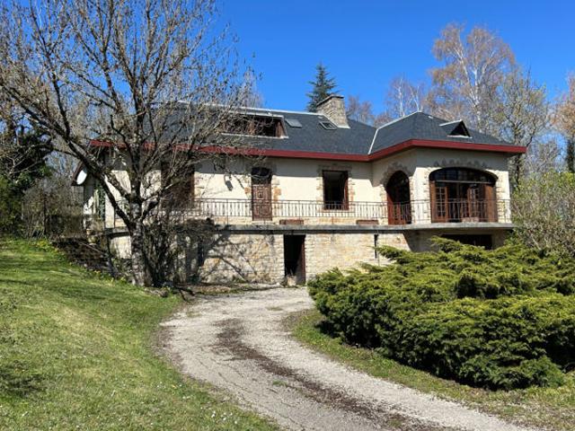 Bâtisse 200 m² habitables avec terrain Immeuble de Rapport à créer LAISSAC