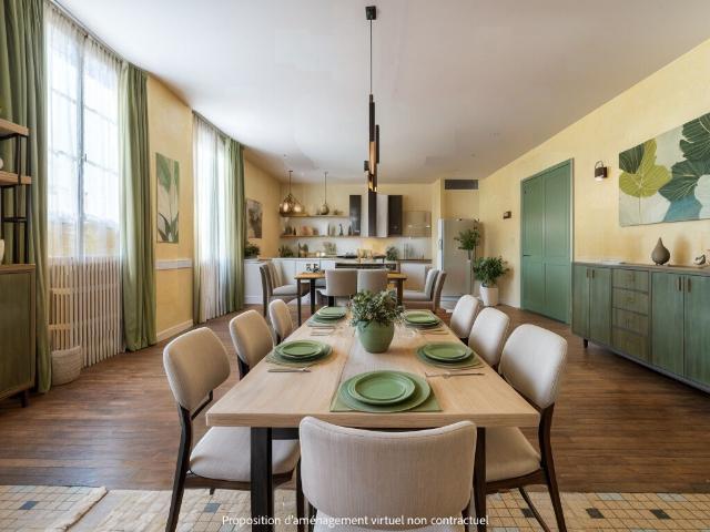 Bâtisse à fort potentiel avec jardin et dépendances