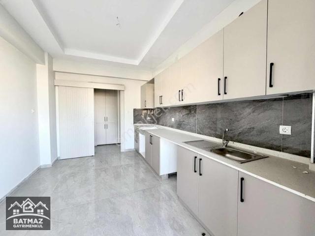 Batmaz'dan Beykent 1. Etap'ta Ana Cadde Üzeri 2+1 Satılık Daire