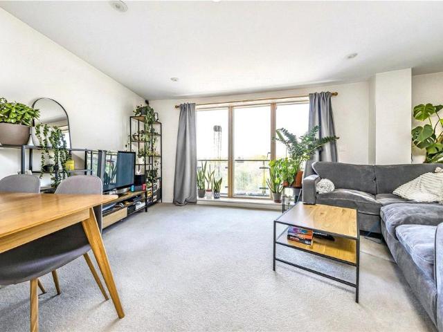 Batsford House, 35 Durnsford Road. 1 bed apartment to rent £1,800 pcm £415 pw