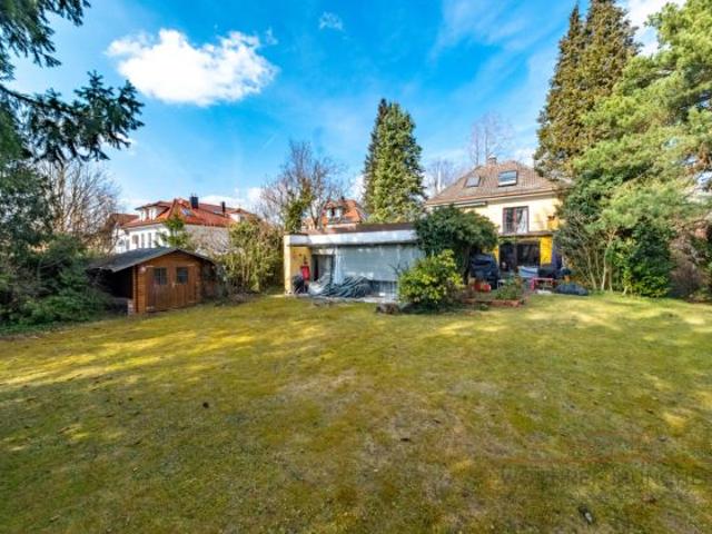 Bauträger und Projektierer: 1250m² Baugrundstück mit Altbestand in ruhiger Lage in Haar
