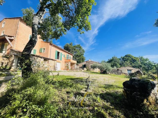 Bauduen. Belle propriété au calme, proche du Lac de Sainte C. 225m² Bauduen