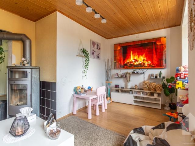 Bauernhaus mit 3.5 Zimmer Duplexwohnung von 90 m2 und Gewerbefläche