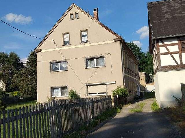 Bauernhaus mit viel Platz und Scheunengebäude