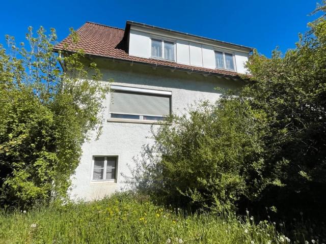 Bauernhaus mit großem Garten