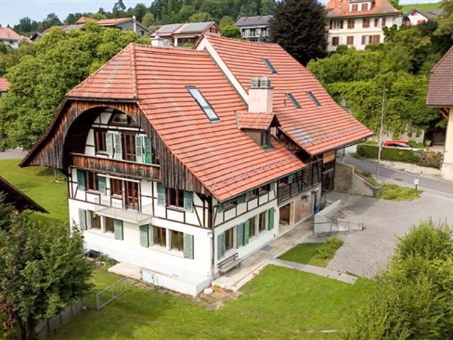 Bauernhaus mit modernem Gewerbe Anbau