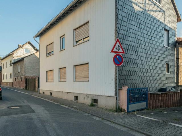 Bauernhaus mit Nebengebäuden und großem Grundstück nahe Wiesbaden