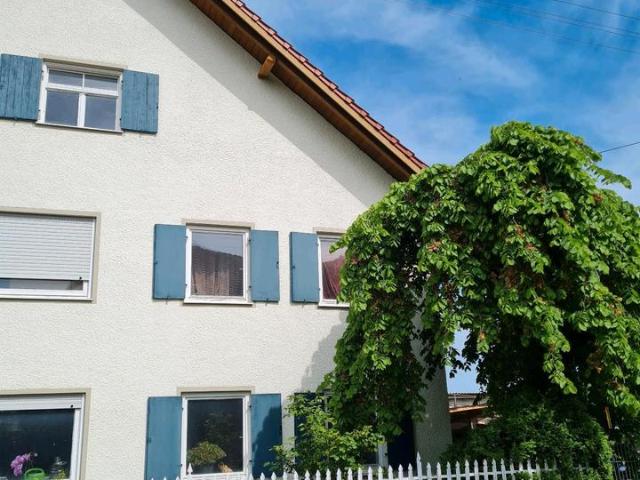 Bauernhaus mit Stall und Scheune