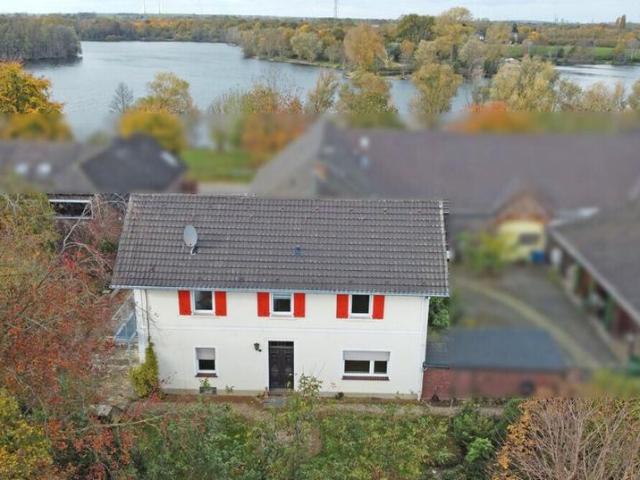 Bauernhaus auf historischem Hof mit Seeblick in Duisburg Baerl