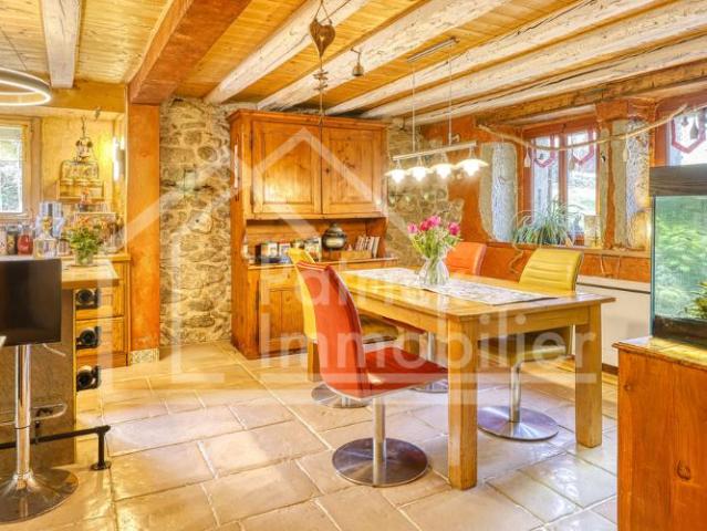 Renovierter Bauernhof mit Charakter, Pool und Reitanlagen