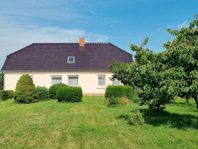 Bauernhof mit Nebengebäuden und ca. 35.000 m² Land