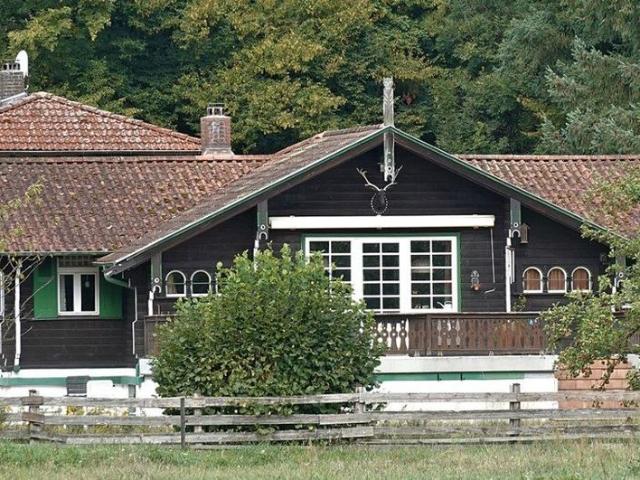 Bauernhof, Hofreite, mit Pferdestallungen, Alleinlage im Wald