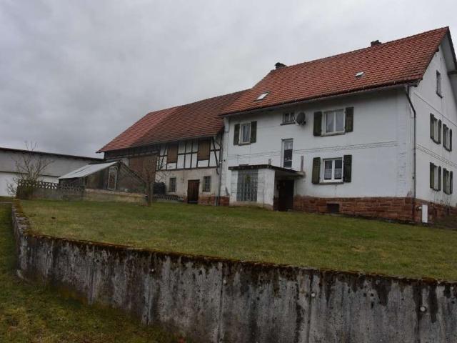 Bauernhof mit Nebengebäude