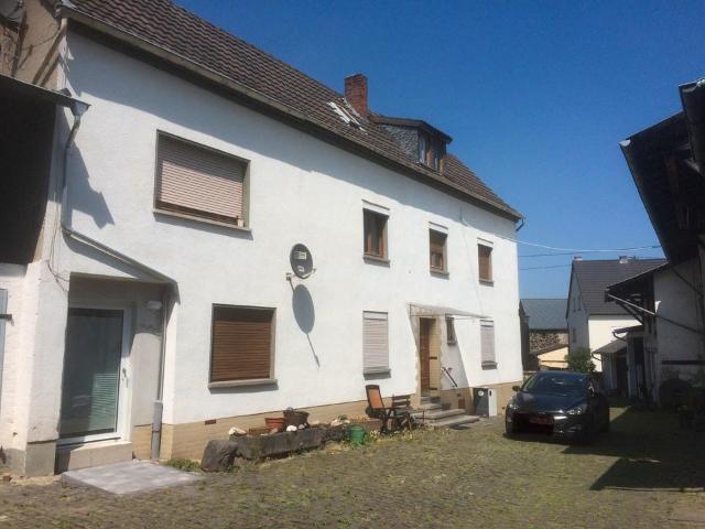 Bauernhof mit Nebengebäuden