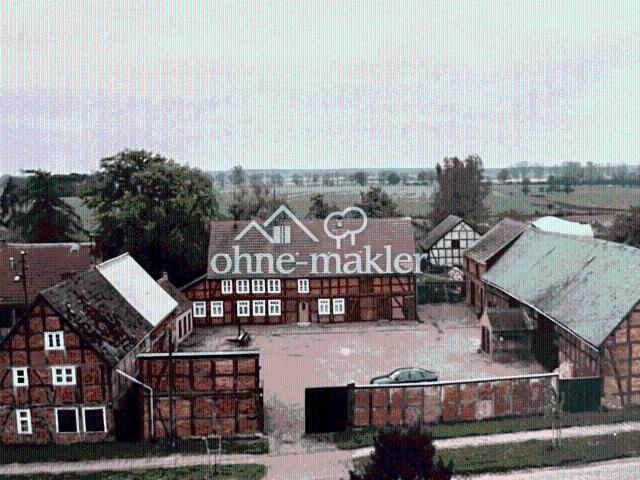 Bauernhof mit Schweine /Schaf und Pferdeställen in Höwisch
