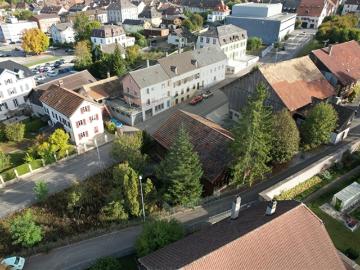 Hof, Stall und Scheune in Wohnzone HB in Porrentruy