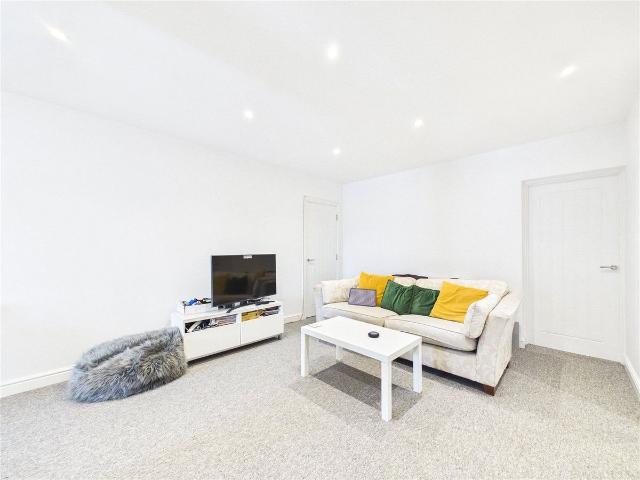Baugh Gardens, Bromley Heath, Bristol BS16, 1 bed flat to rent, £1,000 pcm | PrimeLocation