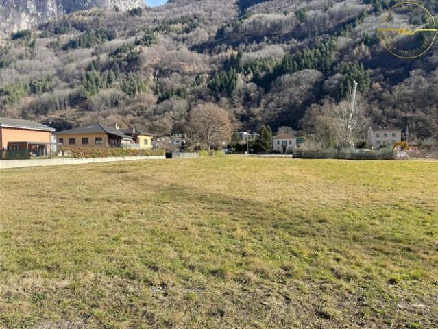 BAUGRUNDSTÜCK IM GRÜNEN IN OSOGNA