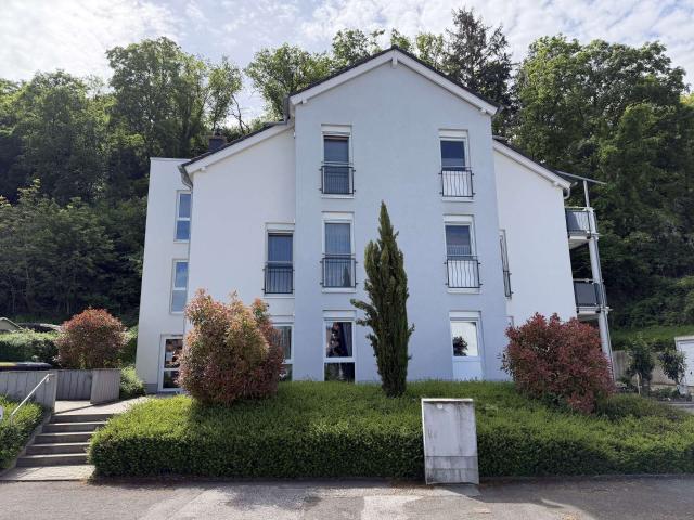 Baujahr 2017: Junge, gepflegte 2 Zimmer Wohnung mit Flair und großem Balkon in gesuchter Ruhelage!