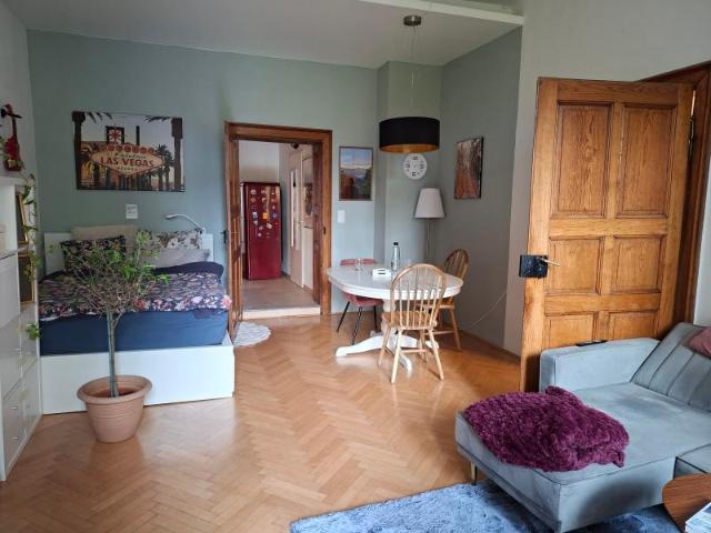 Baumbachstrasse 9: Toplage, nähe Mariendom! Schöne, zentral gelegene 2 Zimmerwohnung mit Balkon, Küche gegen Ablöse, 55m2 WNFL, 2.Liftstock