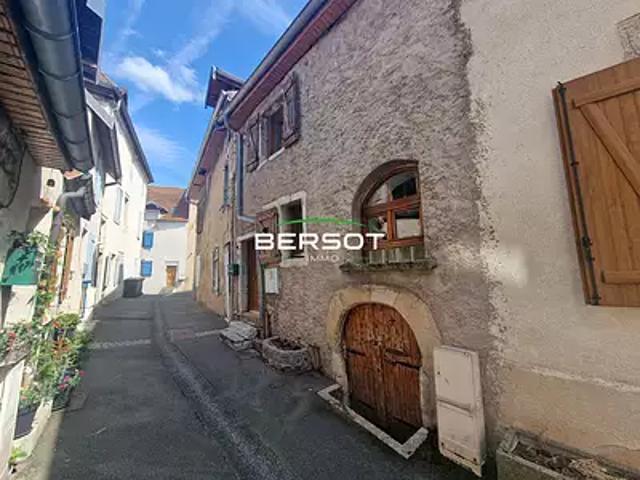 Baume les Dames 25110 Achat / Vente maison 4 pièces t4 au dernier étage cave