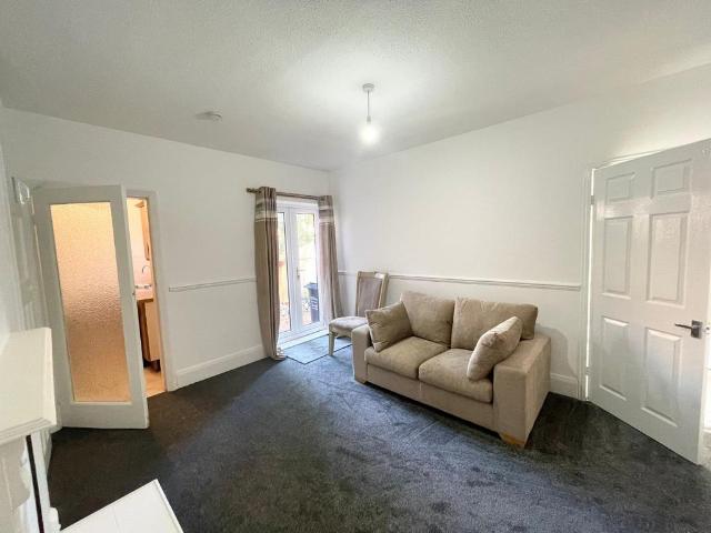 Bavington Drive, Newcastle upon Tyne NE5 2 bed flat to rent £895 pcm £207 pw