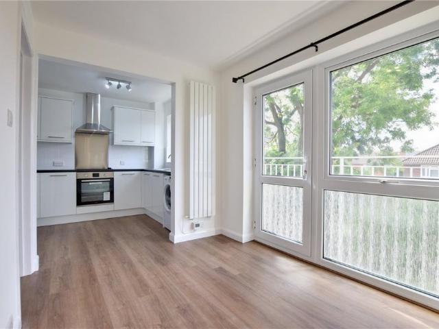 Bawtree Road, Uxbridge, UB8 2 bed flat to rent £1,500 pcm £346 pw
