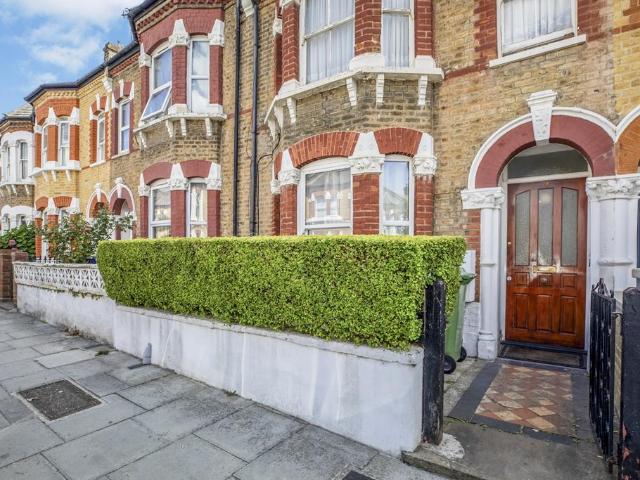 Bawdale Road Dulwich SE22 1 bed flat to rent £2,100 pcm £485 pw