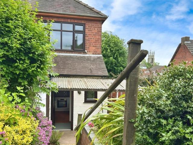 Baxter Avenue, Kidderminster. 2 bed house to rent £1,050 pcm £242 pw