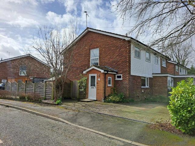 Bax Close, Cranleigh, GU6 3 bed semi detached house to rent £2,100 pcm £485 pw