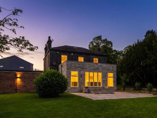 Bayton Lane, Leeds LS18 4 bed farm house to rent £4,800 pcm £1,108 pw