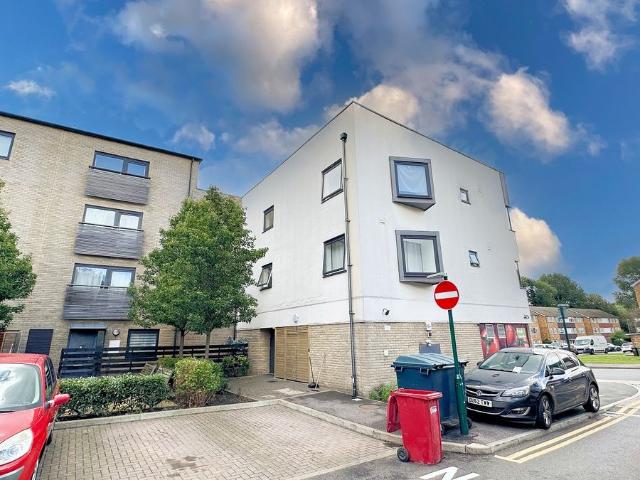 Baywillow Avenue, Carshalton, Surrey. SM5, 1 bed flat to rent, £1,250 pcm | PrimeLocation