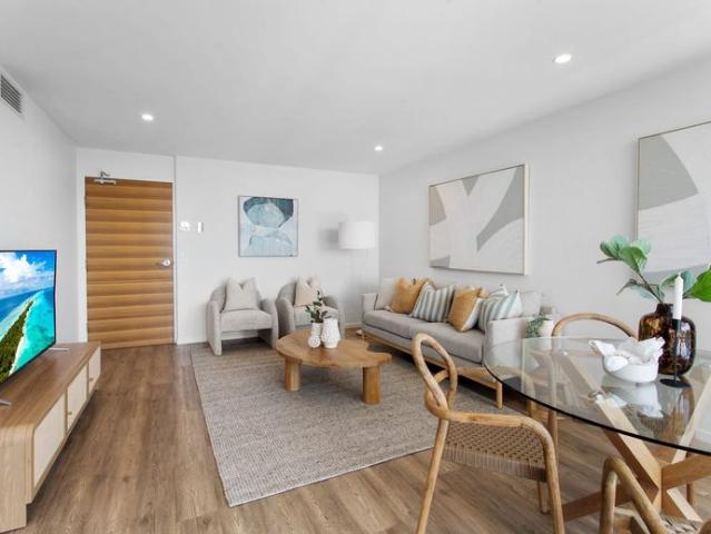 Bay Breeze Apartment with Resort Amenities