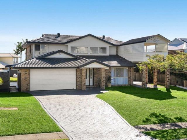 Bay Breezes, Water Views and Family Living on 814sqm