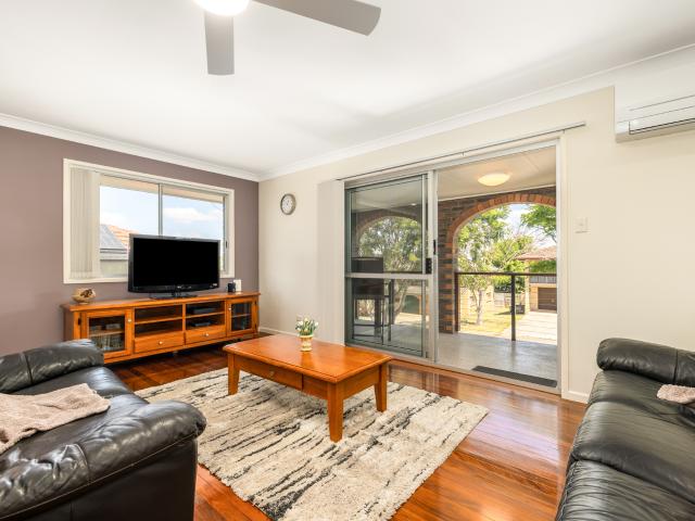 Bay Breezes and Big Living on Broders