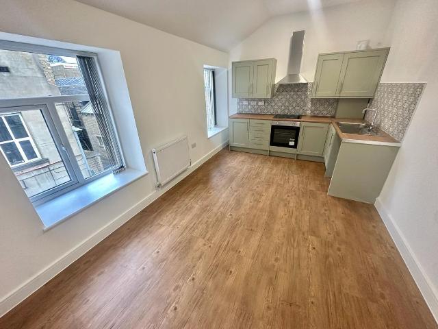 Bay Hall Common Road, Huddersfield HD1, 2 bed flat to rent, £875 pcm | PrimeLocation