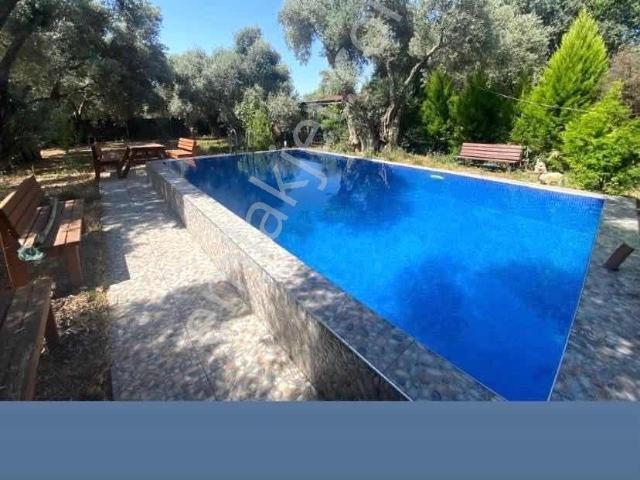 Bayındır Bahçealtı Mevkinde 3.429 M2 Arsa İçinde Havuzlu Ev